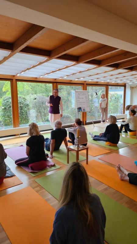 Ayurvedatag-santulan-aum-kurzentrum-pfedelbach-gleichen-panchakarma-Sanjay-SOM-Yoga-1